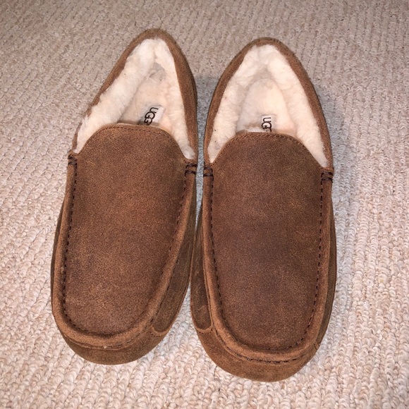 Men’s UGG slippers - Picture 2 of 4